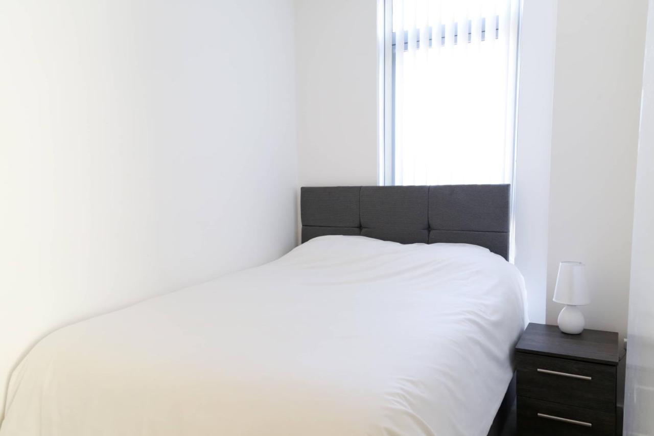 Serviced Apartment In Liverpool City Centre - Free Parking - Balcony - By Happy Days Exterior foto