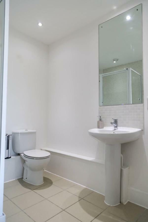 Serviced Apartment In Liverpool City Centre - Free Parking - Balcony - By Happy Days Exterior foto