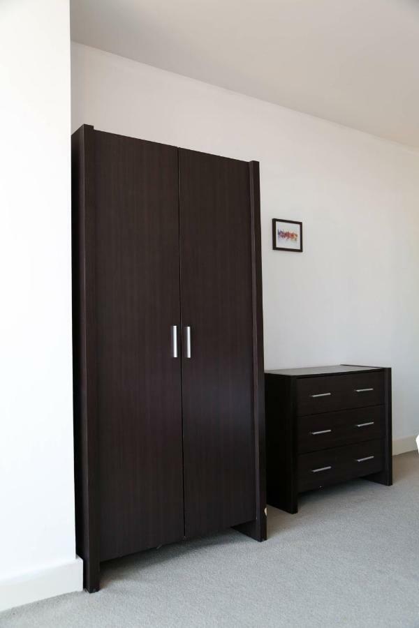 Serviced Apartment In Liverpool City Centre - Free Parking - Balcony - By Happy Days Exterior foto